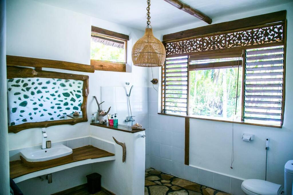 Beach-Front Sumbawa Surf House Lemonga Экстерьер фото