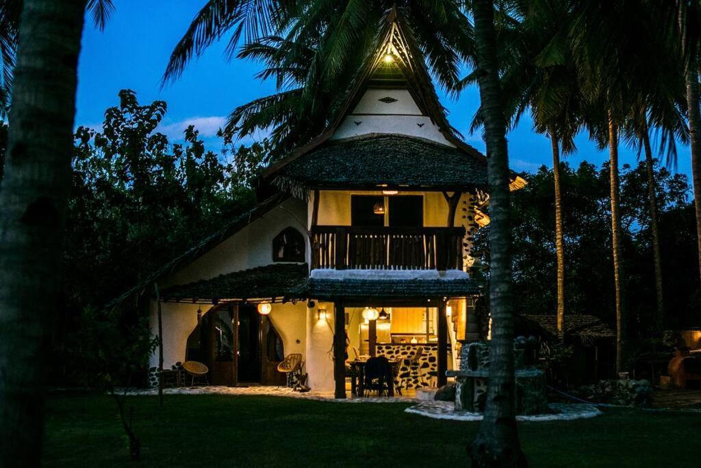 Beach-Front Sumbawa Surf House Lemonga Экстерьер фото