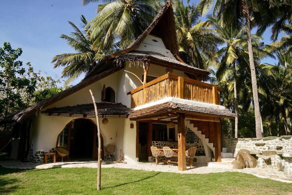 Beach-Front Sumbawa Surf House Lemonga Экстерьер фото