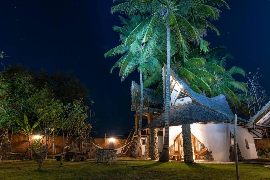 Beach-Front Sumbawa Surf House Lemonga Экстерьер фото