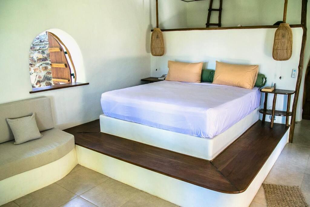 Beach-Front Sumbawa Surf House Lemonga Экстерьер фото