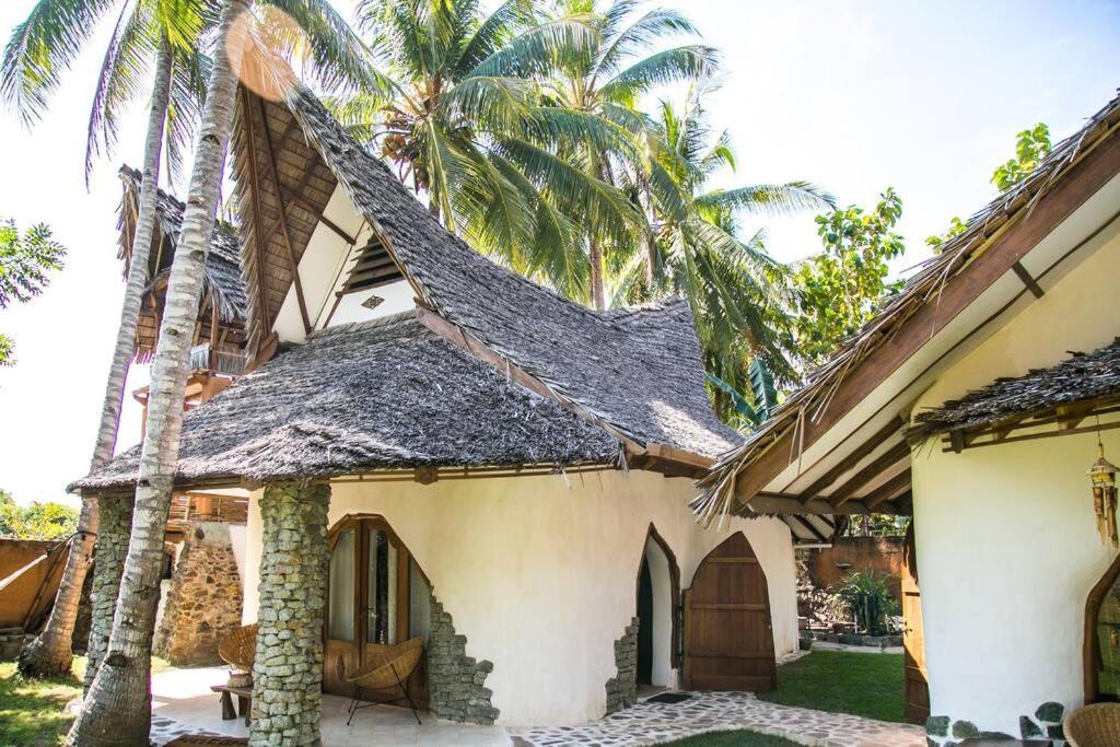 Beach-Front Sumbawa Surf House Lemonga Экстерьер фото