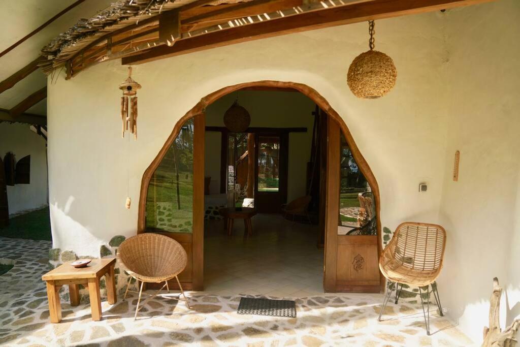 Beach-Front Sumbawa Surf House Lemonga Экстерьер фото