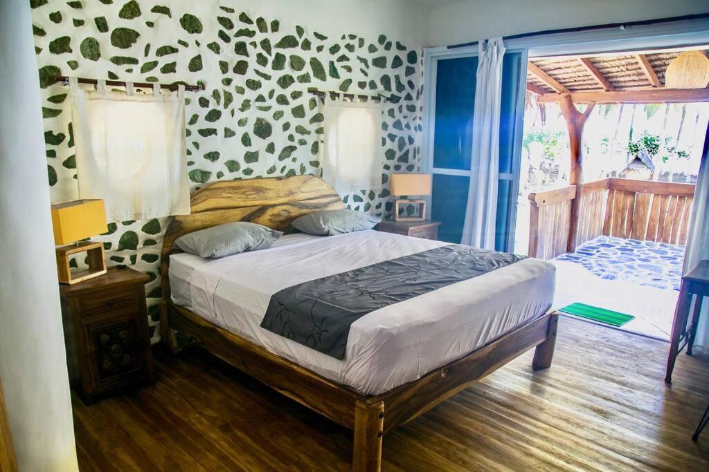 Beach-Front Sumbawa Surf House Lemonga Экстерьер фото