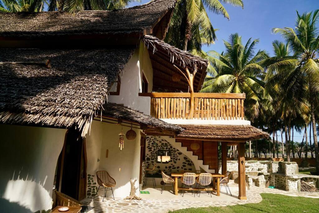 Beach-Front Sumbawa Surf House Lemonga Экстерьер фото