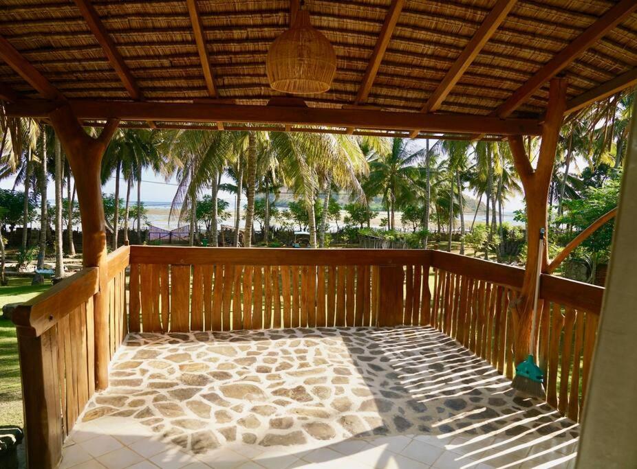 Beach-Front Sumbawa Surf House Lemonga Экстерьер фото